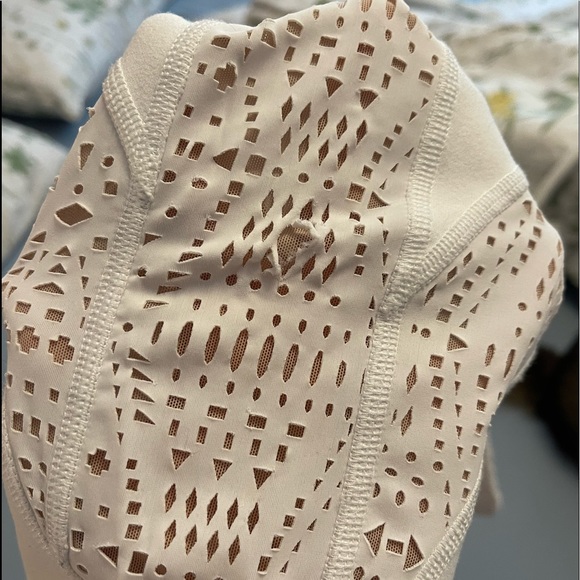 Alo Yoga Charm Capri Leggings - Picture 7 of 8